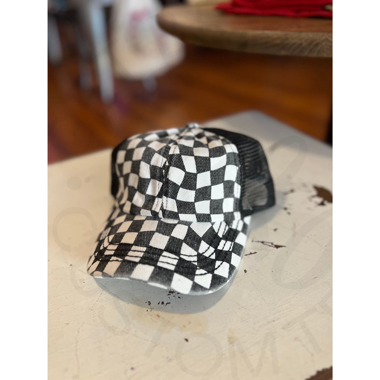 Checkered Pattern Criss Cross Hat - White