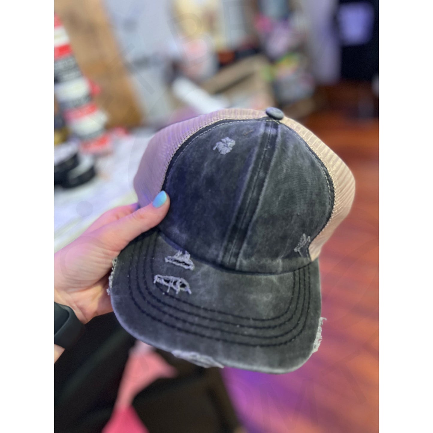 Distressed Criss Cross Ladies Hat - Grey