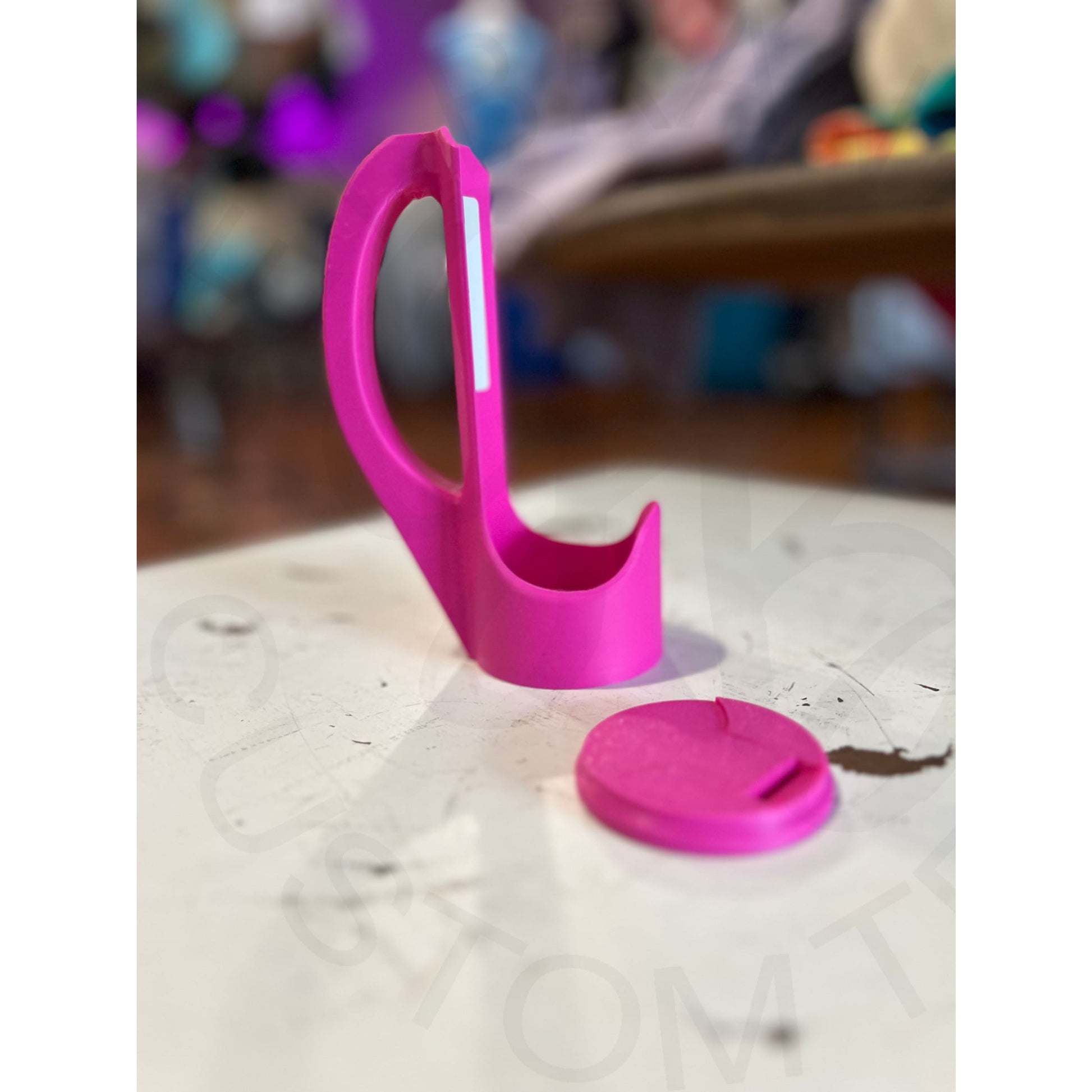 Skinny Can Handle Holder w/ Lid - Magenta